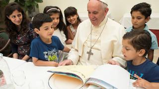 Papa Francisco almuerza con 21 refugiados sirios en su casa