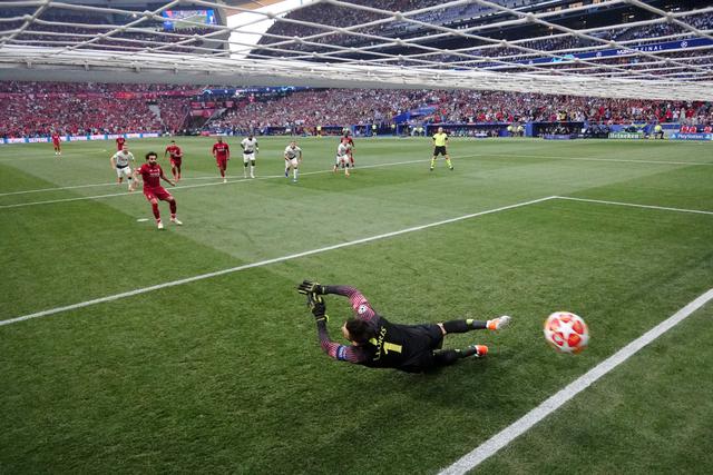 Liverpool vs. Tottenham: Mohamed Salah marcó el 1-0 de la final de la Champions League de penal. (Foto: Reuters)