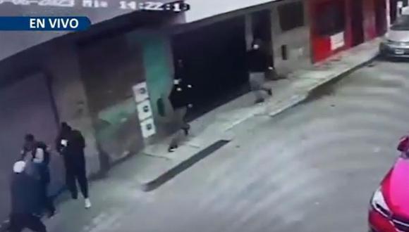 Cámaras de seguridad registraron nuevo caso de robo en 'manada' en El Agustino | Captura de video / Buenos Días Perú