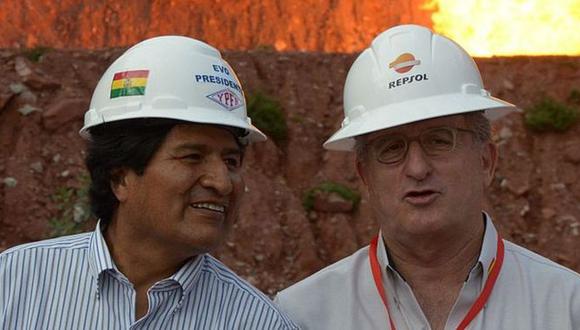 Evo Morales junto a Antonio Brufau, el presidente de la petrolera española Repsol. (Getty Images).