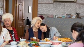 La inusual historia de éxito de Zhao Shuzhen, la actriz china que conquista Hollywood a los 75 años