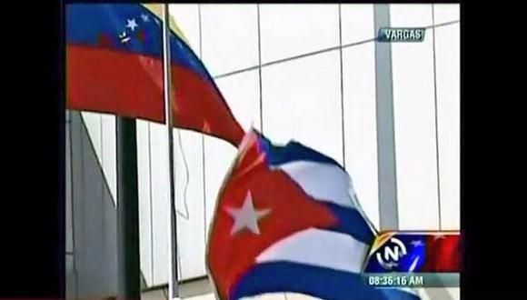Bandera de Cuba cae en la llegada de Raúl Castro a Venezuela
