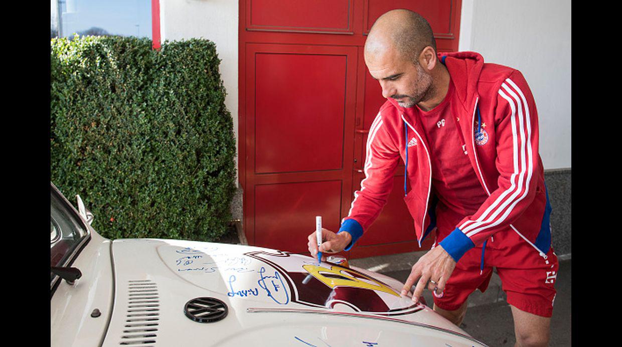 Pizarro y Bayern Múnich firmaron automóvil que será subastado - 3