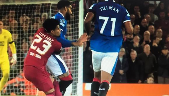 Luis Díaz recibió un golpe en el rostro durante el Liverpool vs Rangers. (Foto: Captura)