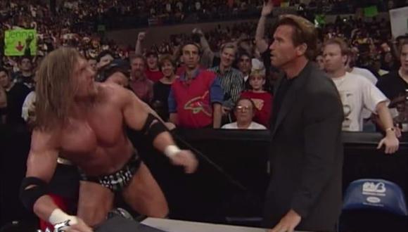 Schwarzenegger y Triple H. (Foto: captura de Facebook)
