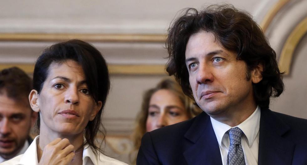El exeurodiputado Marco Cappato en el Tribunal Constitucional italiano junto a Valeria Imbrogno, la pareja de Fabiano Antoniani. (Foto: EFE)