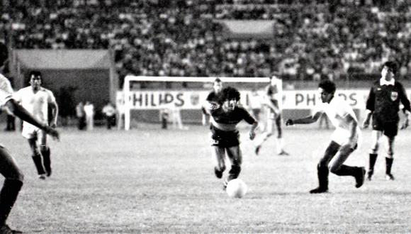 Universitario venció a un Boca que llegó con la gran figura de Diego Armando Maradona. (Foto: Archivo Prensmart)
