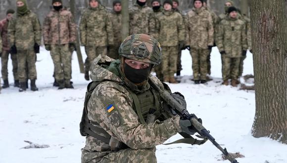 Soldados de Ucrania cerca de la frontera con Rusia. (Foto: AP).