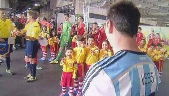 ¿Lionel Messi no le dio la mano a un niño antes del partido?