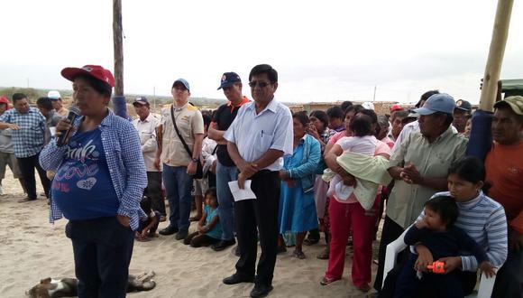La ayuda fue llevada al refugio del kilómetro 975 de la carretera Piura-Chiclayo, donde viven los damnificados de El Niño costero de este verano. (Foto: Coer Piura)