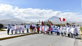 Arequipa: 26 médicos cubanos llegan a reforzar atención primaria y UCI en hospitales por COVID-19