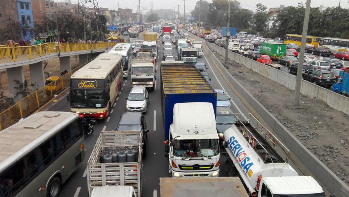 La aplicación del plan pico y placa se aplica en cuatro vías de Lima. (Foto: GEC)