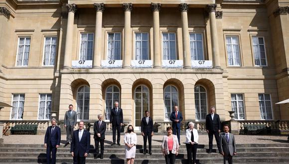 Los representantes del G-7 se toman una foto en el segundo día de la Reunión de Ministros de Finanzas en Lancaster House, Londres, el 5 de junio de 2021. (Foto de HENRY NICHOLLS / POOL / AFP).