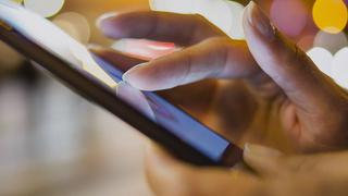 ¿Se vienen nuevas reglas para la renovación de contratos de telefonía móvil?