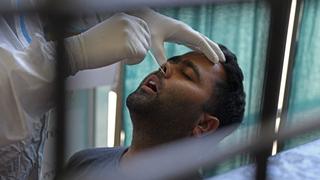 El coronavirus se ensaña con los jóvenes en la India, golpeada por la nueva variante “mutante doble”