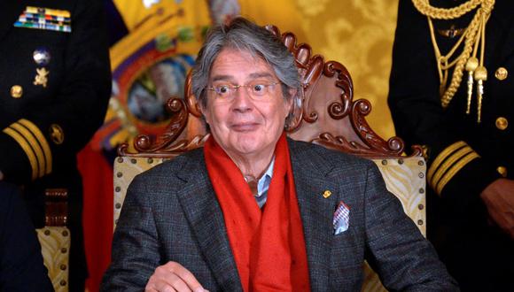 En esta foto del 31 de agosto de 2021, el presidente de Ecuador, Guillermo Lasso, hace un gesto durante una ceremonia para nombrar nuevos funcionarios públicos. (RODRIGO BUENDIA / AFP).