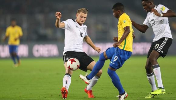 Alemania estuvo arriba en el marcador ante Brasil hasta el minuto 70', cuando Weverson y Paulinho convirtieron para los suyos. El 'scratch' alcanzó las semifinales del certamen. (Foto: AFP)