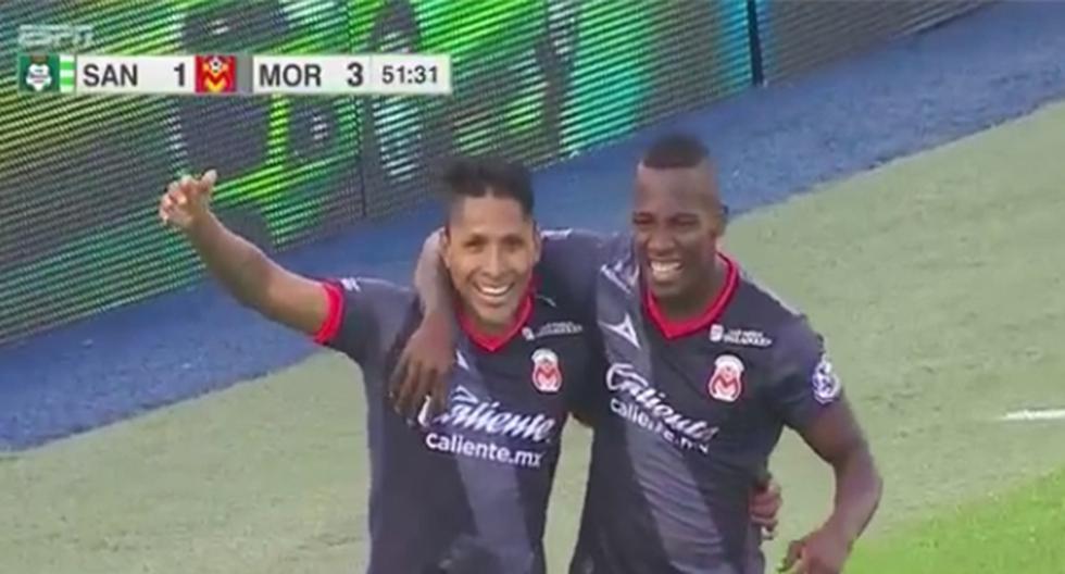 Apenas comenzó el segundo tiempo, Raúl Ruidíaz volvió a sorprender y anotó su segundo gol en Santos Laguna vs Morelia. El peruano suma tres tantos con Monarcas. (Foto: Captura - ESPN)