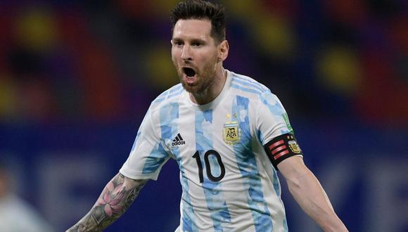 Messi se rindió ante Scola, quien no desveló si además de la selección dejará de jugar al baloncesto de forma profesional, aunque admitió que no se ve "con la energía" para jugar como le gustaría. (Foto: AFP)