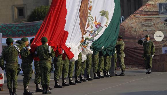 Día de la Bandera en México: Izan estandarte de cabeza [VIDEO] (Foto: EFE)