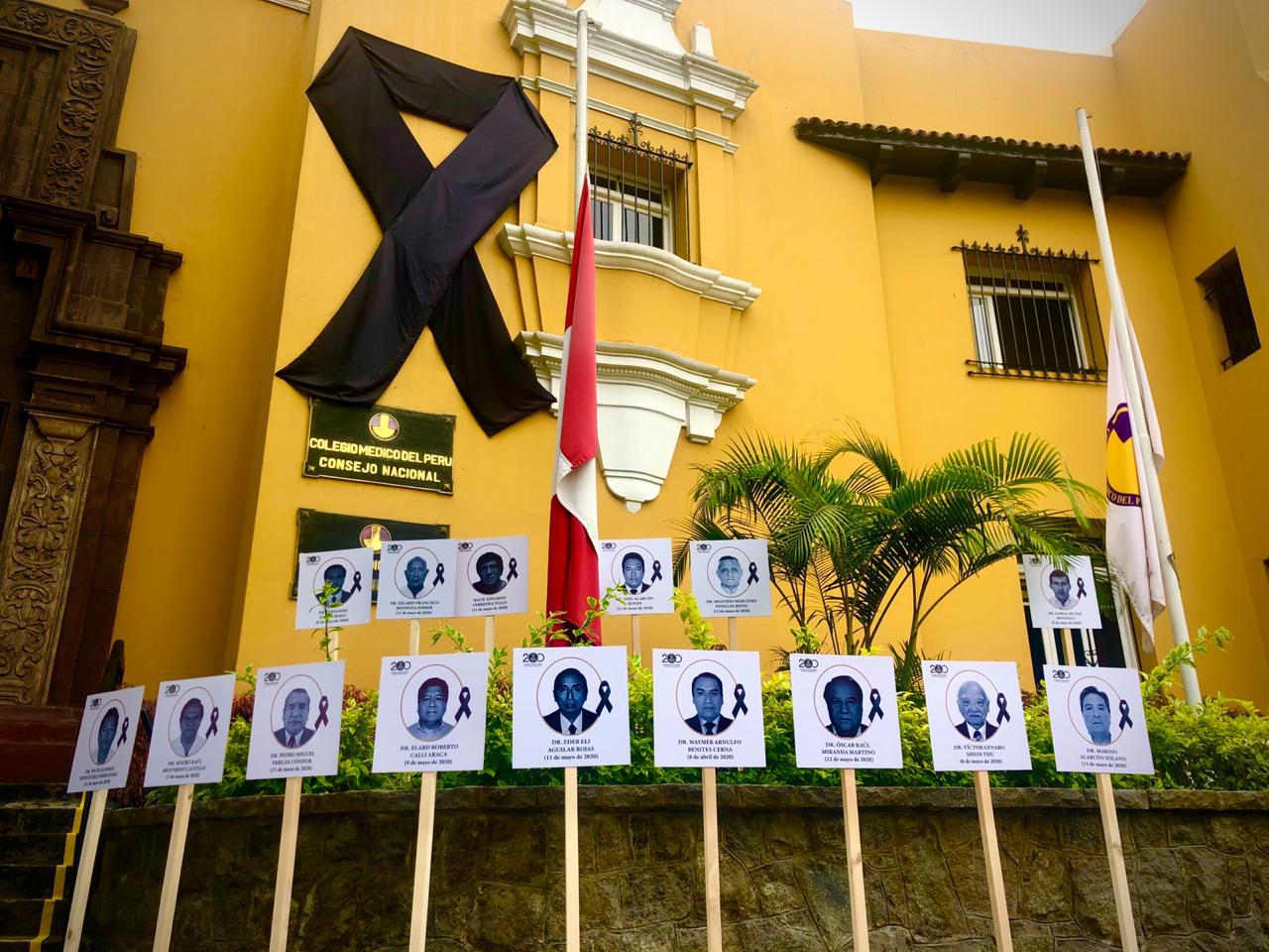 Rostros de 33 médicos fallecidos por COVID-19 estarán en exteriores del Colegio Médico del Perú. (Foto: Colegio Médico del Perú)