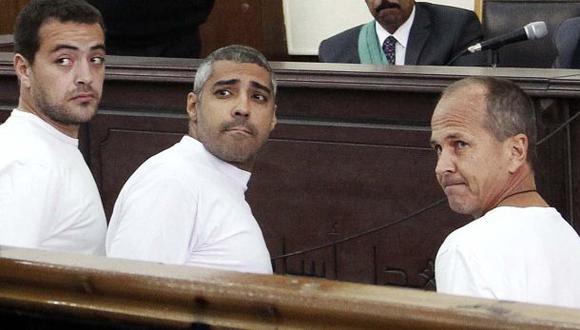 Baher Mohamed,Mohammed Fahmy y Peter Greste. (Foto: AP)