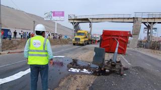 Panamericana Sur: camión chocó contra puente peatonal