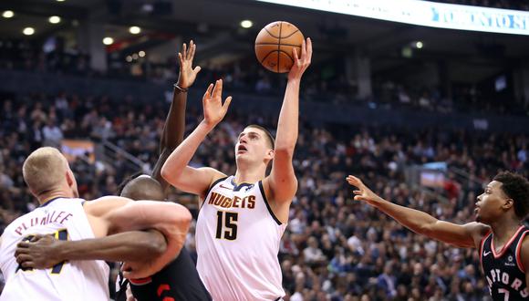 Nikola Jokic aportó con 23 unidades en el triunfo de los Denver Nuggets en casa de los Raptors | Foto: Reuters