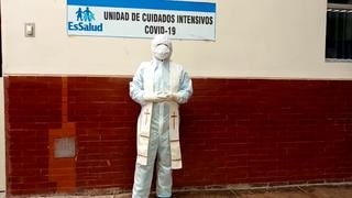 Sacerdote ingresó a UCI del hospital Almanzor de Lambayeque y oró por pacientes con COVID-19 | VIDEO