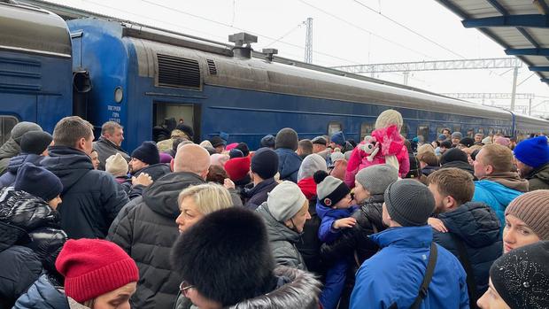 A crowd trying to escape at the Dnipro station.