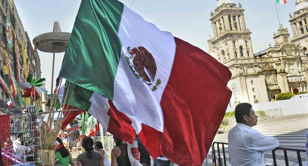 El presidente mexicano, Enrique Peña Nieto, decretó tres días de luto nacional en honor a las víctimas del terremoto que el martes sacudió con violencia el centro del país. (Foto: EFE)
