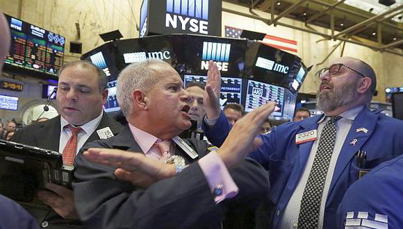 La mayoría de acciones abrían al alza en Wall Street este lunes. (Foto: AP)