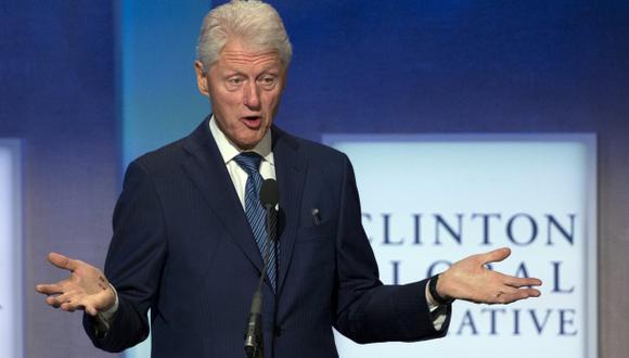 Bill Clinton defiende a su esposa por escándalo de los correos