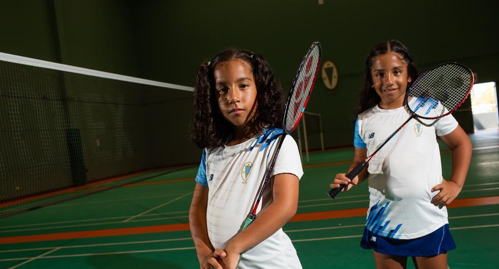 Catalina y Miranda Benítez (8) compiten en la categoría sub 11 del circuito nacional de bádminton. Lo hacen en dobles y también en singles, donde ambas son campeonas.