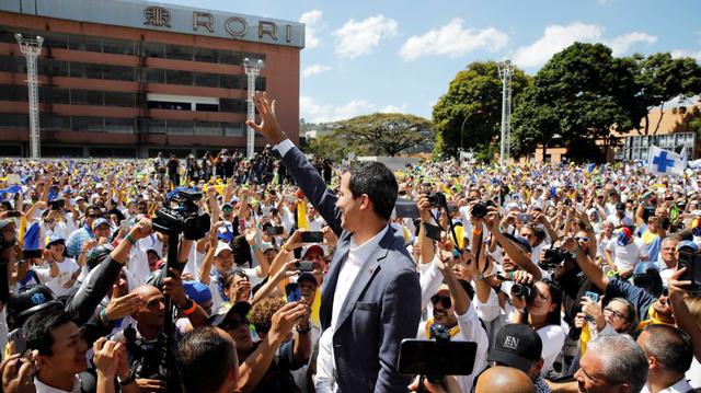 EN VIVO | Crisis en Venezuela: Juan Guaidó se reúne con voluntarios que ayudarán en ingreso de ayuda humanitaria de Estados Unidos. (Reuters)