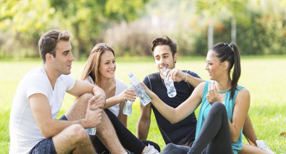 Beber agua diariamente ayuda a nuestro metabolismo. (Foto: ThinkStock)