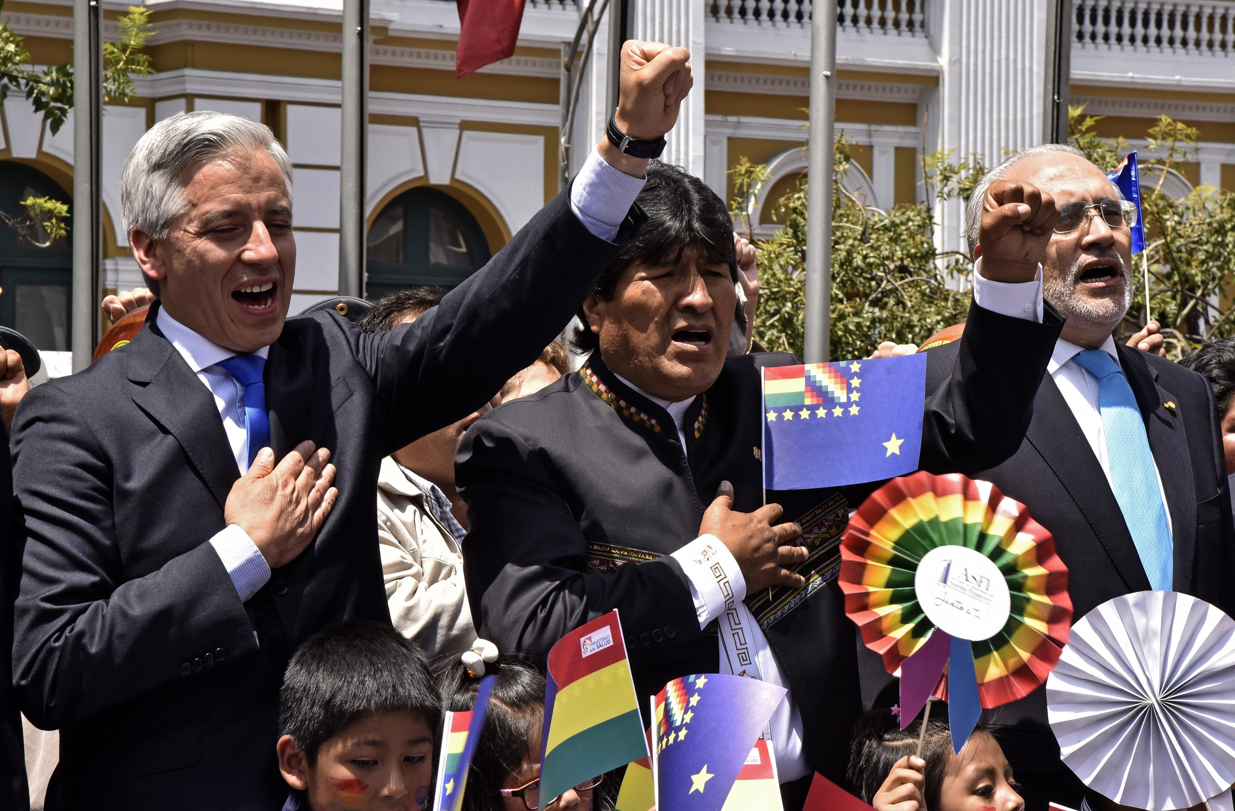 Entre el 2014 y el 2018, Carlos Mesa (a la izquierda de Evo Morales) fue el vocero de la demanda boliviana por el diferendo con Chile ante la corte de La Haya, así que trabajaron conjuntamente. (Foto: AFP)