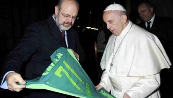 Papa Francisco recibió camiseta del Chapecoense en el Vaticano