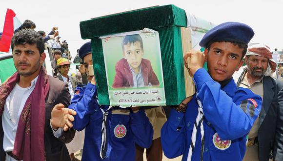 Yemen: Ataque contra un autobús donde murieron 40 niños puede ser un crimen de guerra, según HRW. (Reuters).