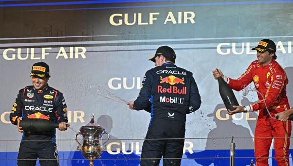 Resultado y resumen del GP de BARÉIN 2024: con Max Verstappen, Checo Pérez y Carlos Sainz en el podio| Foto: AFP