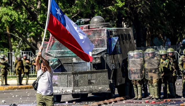 El mes en que la calle torció el brazo de los 30 años del “exitoso” modelo de Chile. (Foto: AFP)