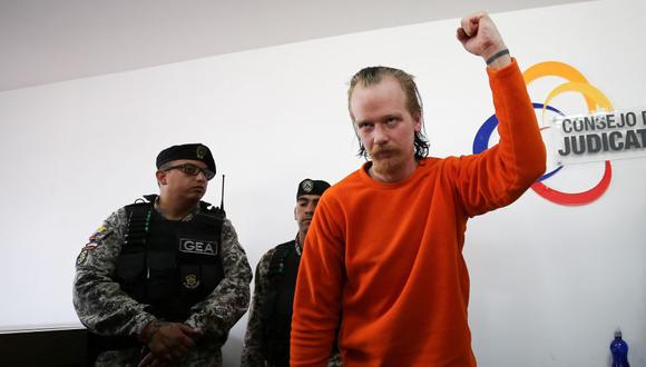 El informático sueco Ola Bini, amigo de Julian Assange a quien se acusa de espionaje informático, cuando asistió a la Corte Provincial de Pichincha, en Quito (Ecuador), para solicitar el habeas corpus y que se le permita recuperar su libertad. (Foto: EFE)