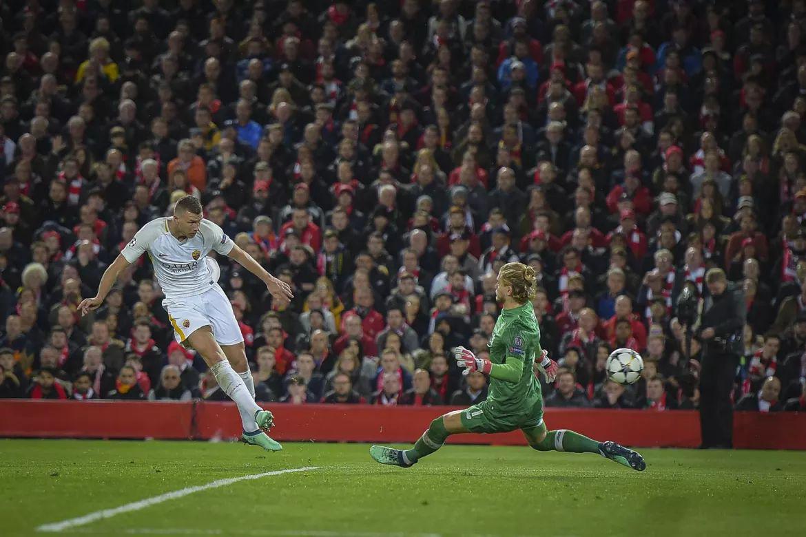 Dzeko anotó el descuento de la Roma en el partido de ida