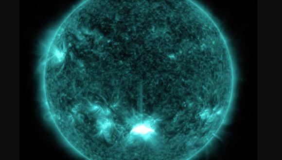 En el centro de la parte inferior se aprecia la llamarada solar del 28 de octubre. (NASA/SDO)