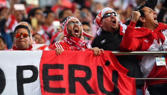 El Ejecutivo declaró el 13 de junio como día no laborable compensable para alentar a la selección peruana en el repechaje ante Australia. (Foto: Héctor Retamal / AFP)