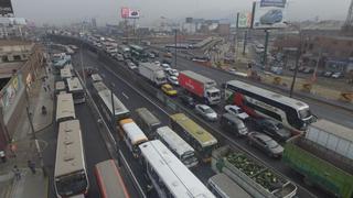 La caótica congestión por los by-pass en Habich y Tomás Valle