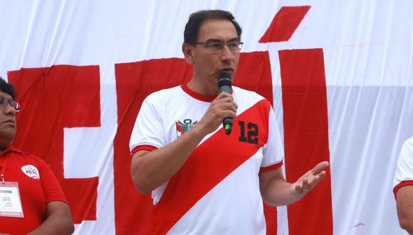 El presidente Martín Vizcarra participó en el lanzamiento de una campaña para promover la venta de camisetas en apoyo a la selección peruana fabricadas por mypes. (Andina)