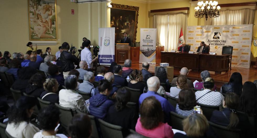 El auditorio del Palacio Municipal de Miraflores fue escenario de la tercera audiencia vecinal del año. Previamente, los alcaldes de Magdalena y Surco respondieron de forma directa a sus vecinos en actividades realizadas en julio y agosto, respectivamente.
