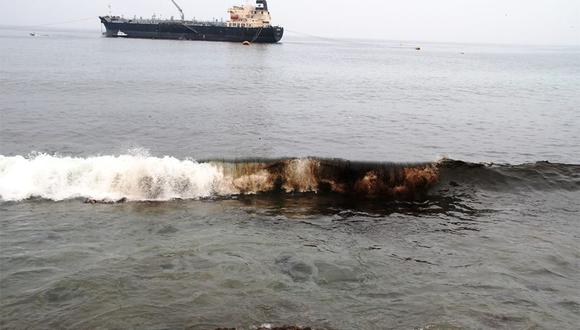 Un derrame de petróleo en el mar es un evento que genera catastróficos daños medioambientales y afecta a los recursos hidrobiológicos | Foto: Imagen de archivo y referencial / Municipalidad Provincial de Ilo