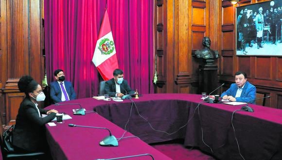 Barbarán (izquierda), Quito (al centro)  y Wong (derecha) son los integrantes de la Junta Preparatoria. (Foto: Congreso de la República)